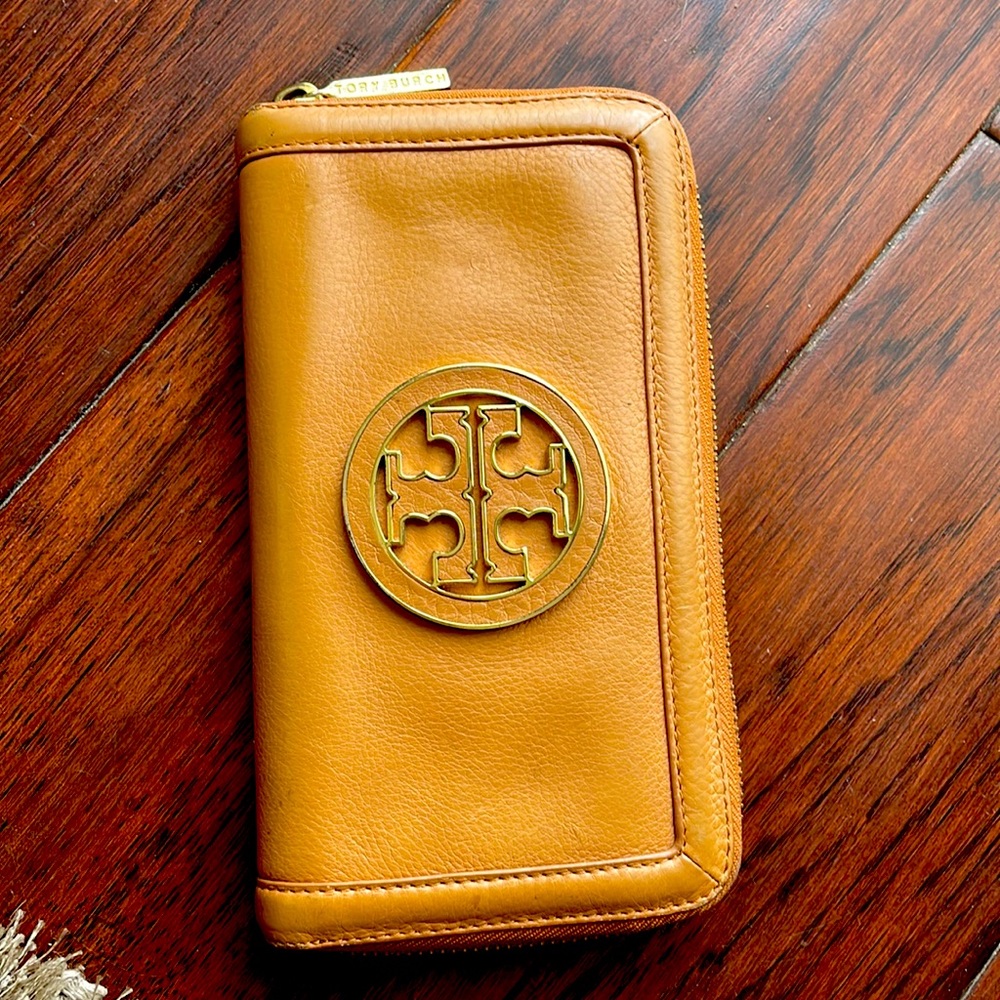 Tory Burch wallet